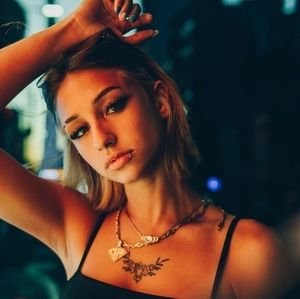 Meet your Posher, Majo